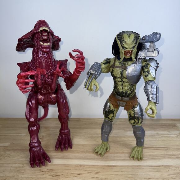 Lanard PREDATOR ALIEN QUEEN 12" Poseable Action Figures 2020 Walmart Exclusive - Picture 1 of 9